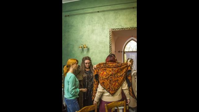 Тёмно-вишнёвая шаль