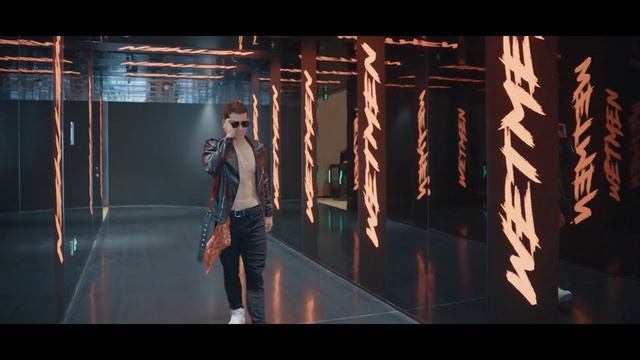 Shanghai Wetmen Show In The Rain