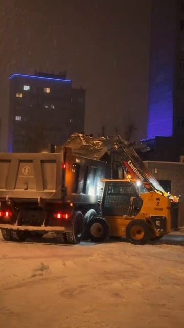 Мини-погрузчик LiuGong нужное решение для очистки улиц в снежные дни!