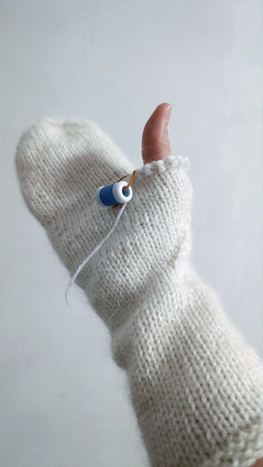 Вяжу варежки в подарок 🎁