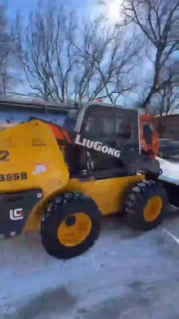 Мини-погрузчик  LiuGong CLG395B - надежное решение для зимнего сезона!