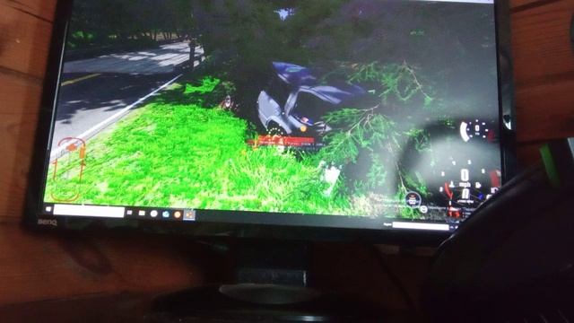 машина большая едет на большой скорости и врезается не знаю куда ну во всё и это в Beamng Drive.