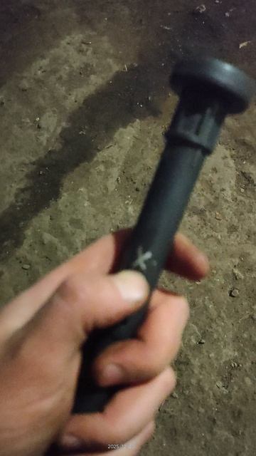 как снять держатели подгаловника ваз,как снять напрвляющие подгаловника ваз