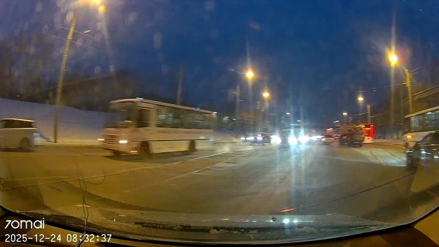 Внимание автомобилисты!  Сегодня утром стал свидетелем опасной ситуации на улице Матросова, где трам