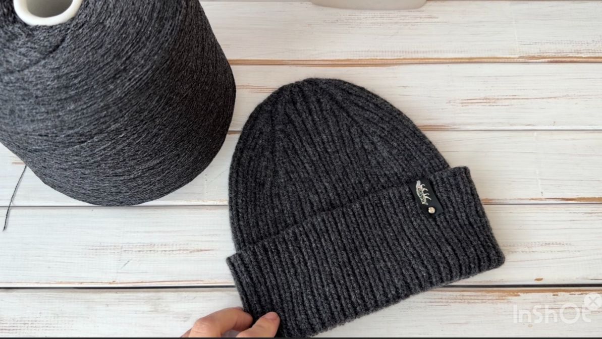 Простая базовая шапка для мужчин и женщин