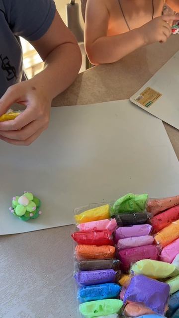 Лепим елочные игрушки