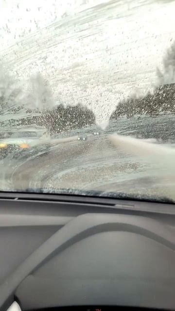 От подписчиков 🚗 Трасса Дивногорск-Красноярск: зимние приключения!  Никогда не видел, чтобы дорога