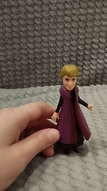 бабка в платье