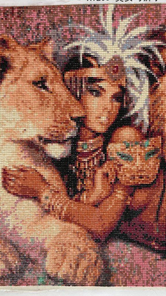 Картина «Девушка со львами» – энергия женственности, любви и изобилия