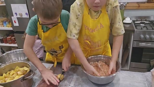 Ep.348 Kids Take Over The Kitchen (Russian Subtitles)