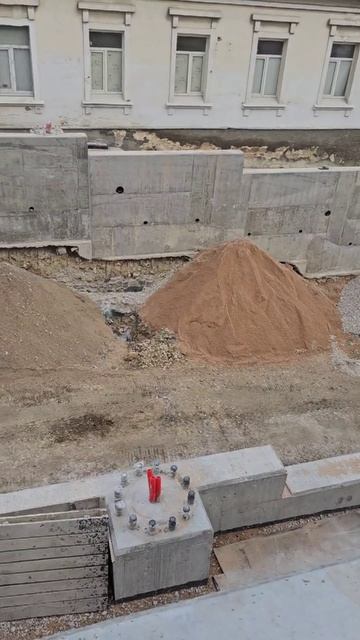 Строительство подпорных стен на Адмирала Октябрьского в Севастополе. Конец декабря 2025 г.