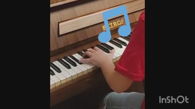 Играю инвенцию Баха.