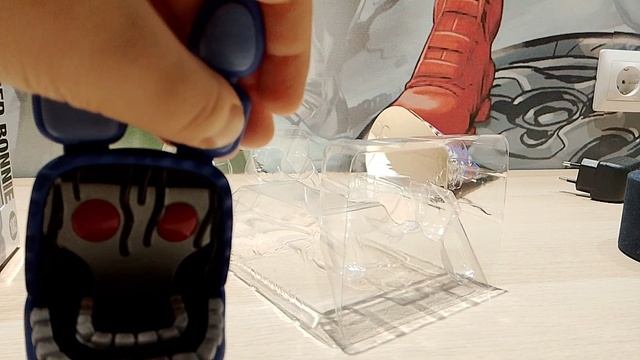 распаковка сломанного Бонни Funko Pop