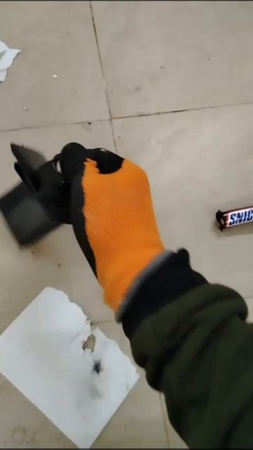 не поднимайте незнакомые предметы