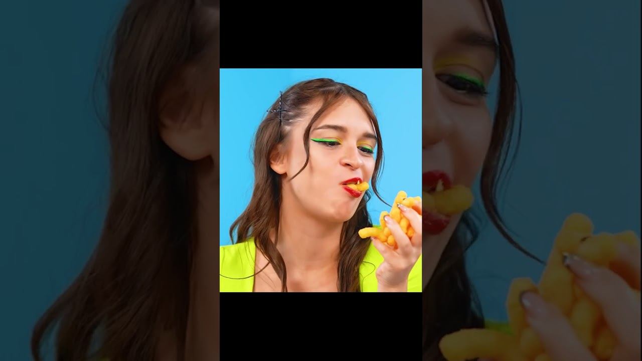 Ест много чипсов Cheetos