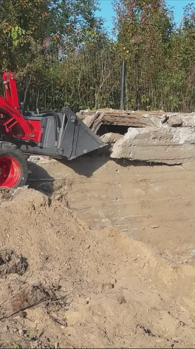 Легко демонтирует и сам убирает