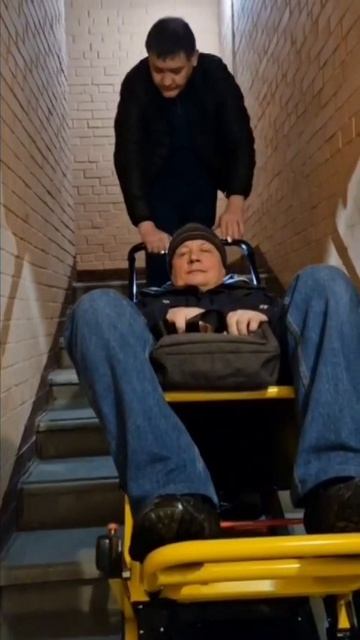 Лёгкий и компактный гусеничный ступенькоход