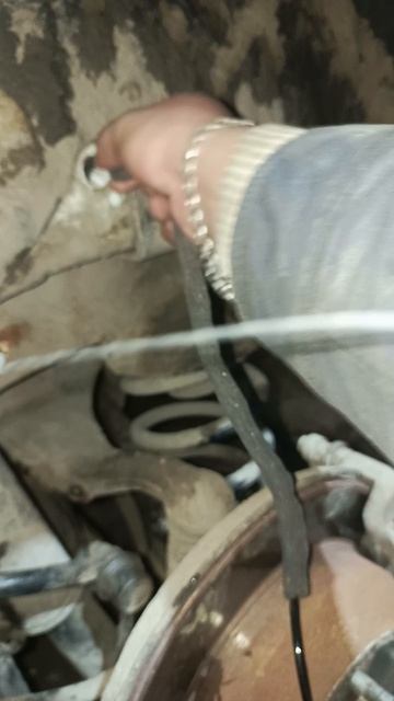 Замена провода заднего датчика АБС Hyundai Santa Fe 2