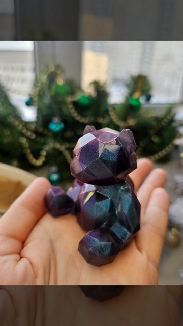 151. Мишка из эпоксидной смолы в цвете северного сияния