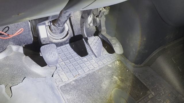 Mercedes Sprinter провалилась педаль сцепления
