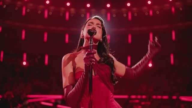 Dua Lipa - Training Season