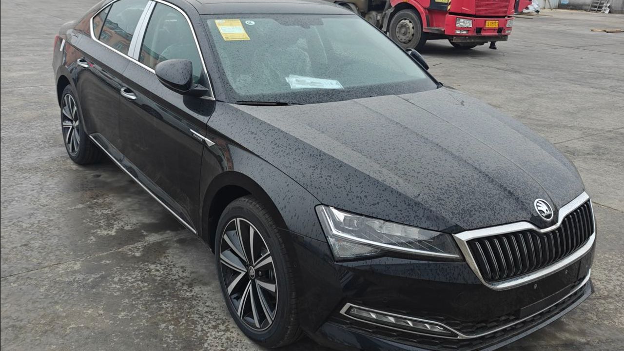 Skoda Superb 25 г., 1,4 литра, передний привод