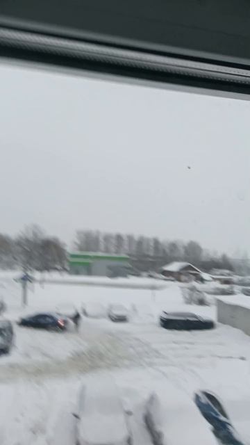 Даже в Кирове застревают машины на парковках у дома