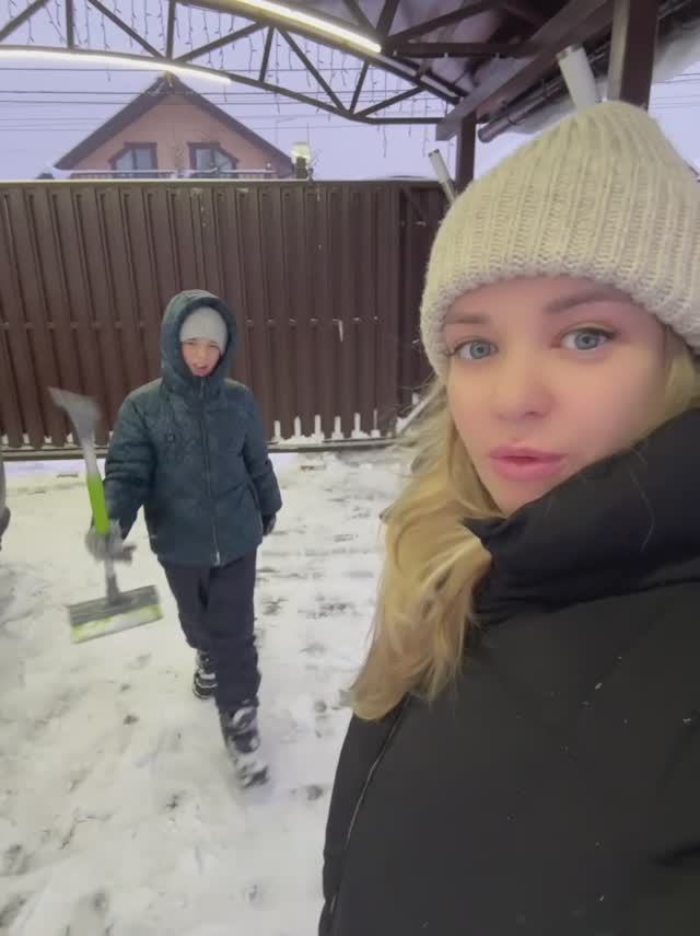 Экстремальная ПОГОДА😱❄️🌨️СУГРОБЫ по колено ! ТРАКТОР ели справился !😱❄️❄️