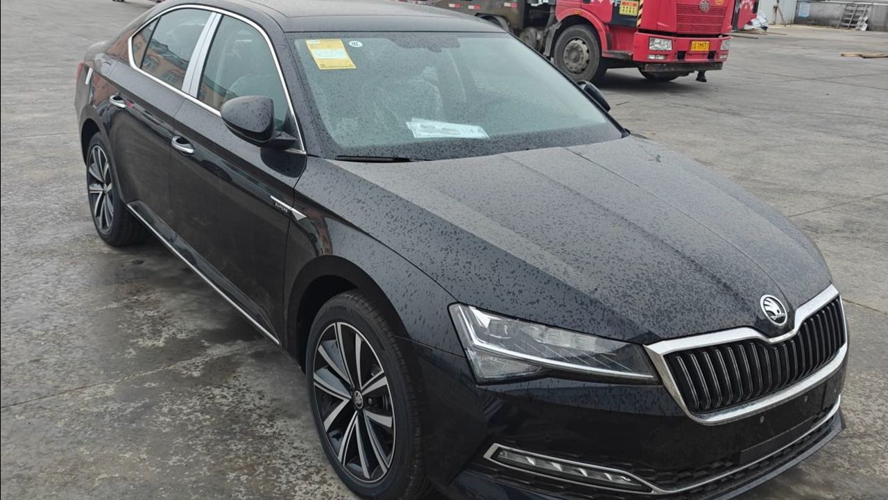 Skoda Superb 25 г., 1,4 литра, передний привод