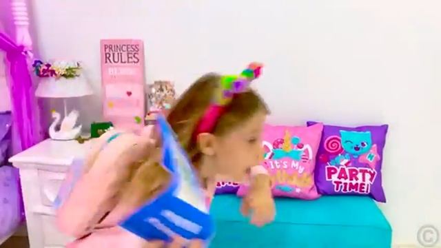 Настя и папа учатся готовить шоколад на фабрике какао