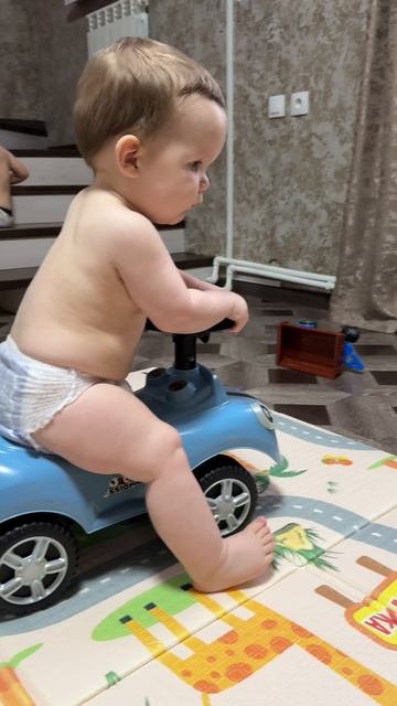 Первый автомобиль. Стаж вождения копится.