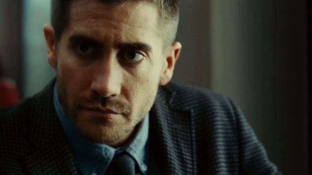 Джилленхол едет в электричке. Прикол. Фильмы. Мем.