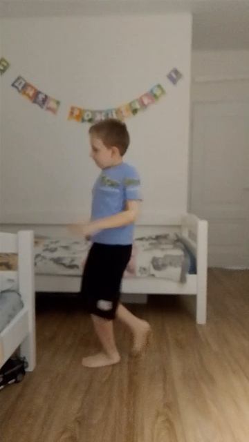 танцует мой брат Слава