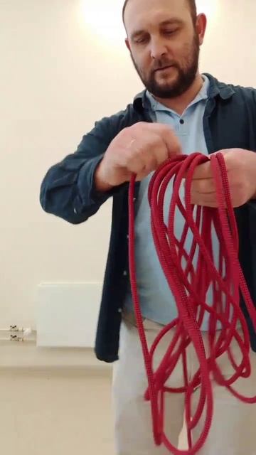 Вяжем веревочную лестницу. Спасательная веревочная лестница за секунды!