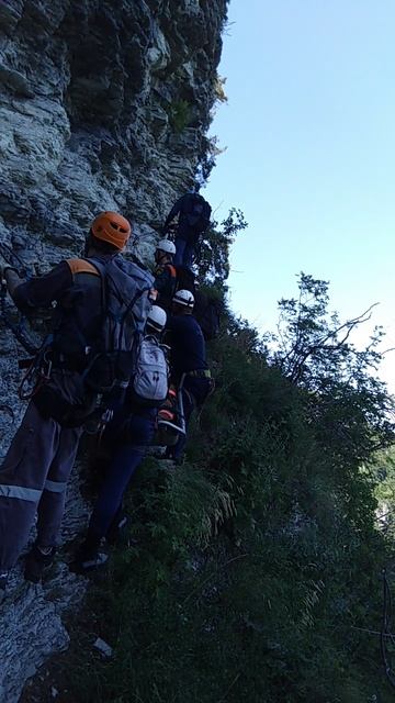 отдыхаем-пока впереди решаются вопросы)))