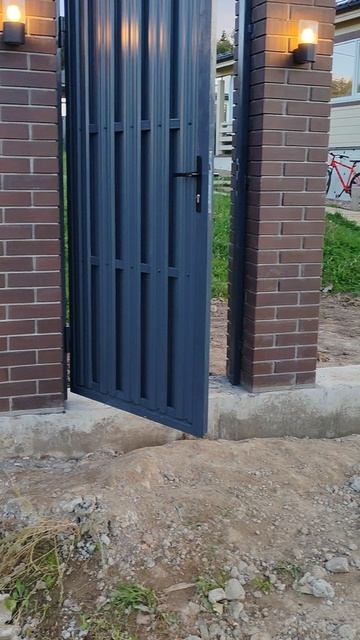 Монолитный забор.