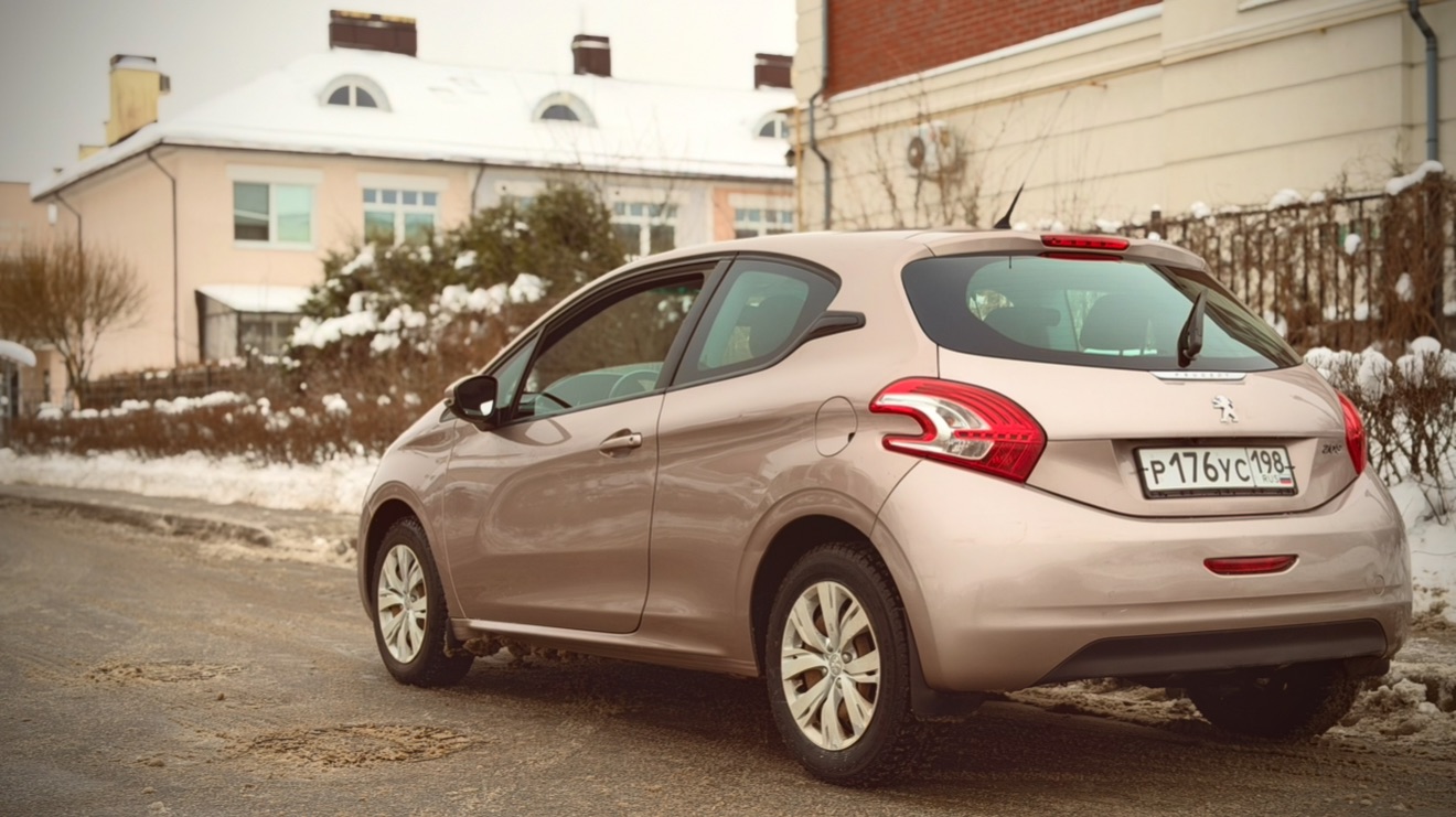 Peugeot 208, 2014г, 1.2 АМТ в отличном состоянии, пробег 146ткм