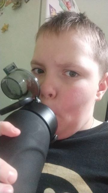 пробую воду в бутылке с картриджом!