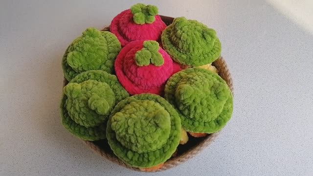 Ути в шапках