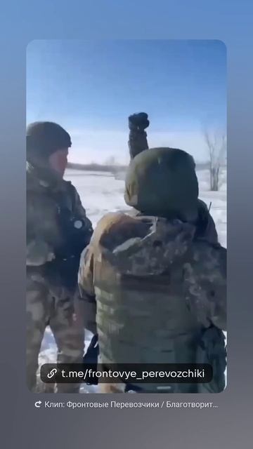 «Кто сказал, что надо бросить
Песни на войне?
После боя сердце просит
Музыки вдвойне!»