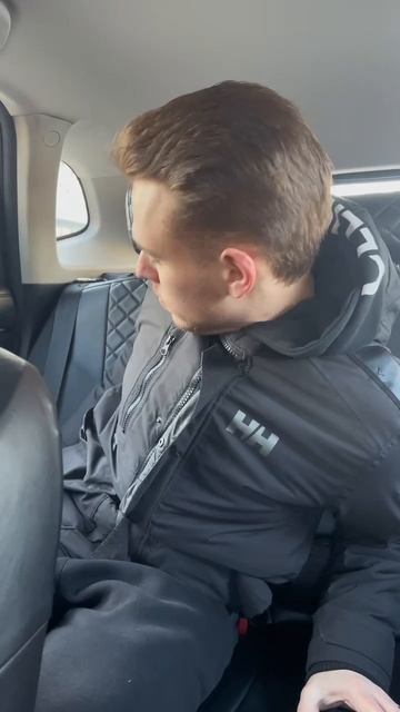 Пристегивайтесь в такси даже на заднем сидении