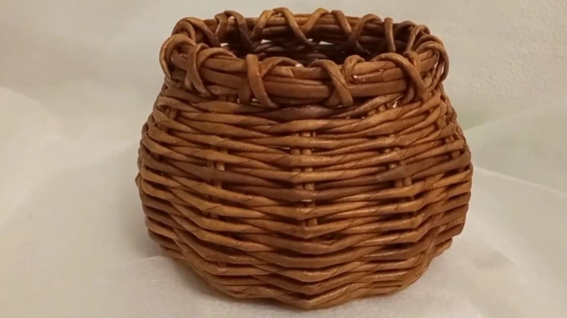 МК. Корзинка Пузатенькая из бумажной лозы. #29