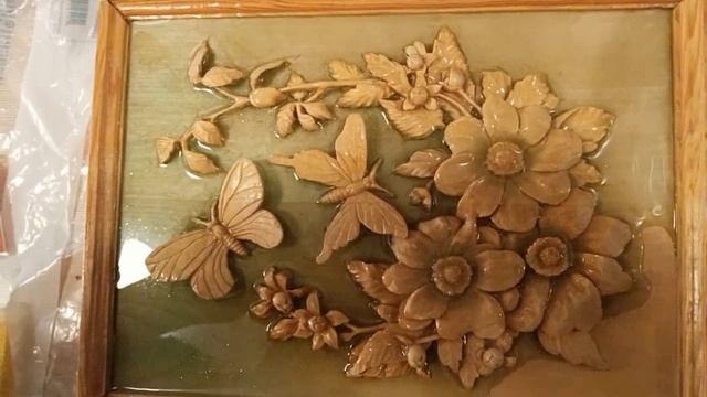 Залил бабочек эпоксидной смолой.