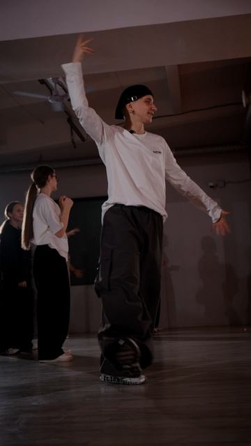 HIP-HOP Teens с Димой Кирбай 💫 Танцевальный центр S17 Конюшенная площадь, 2В