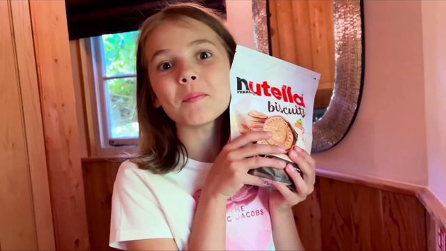 Макс и Катя построили домик на дереве