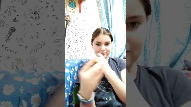 прикиньте, какие игрушки я нашла. ёлочные.