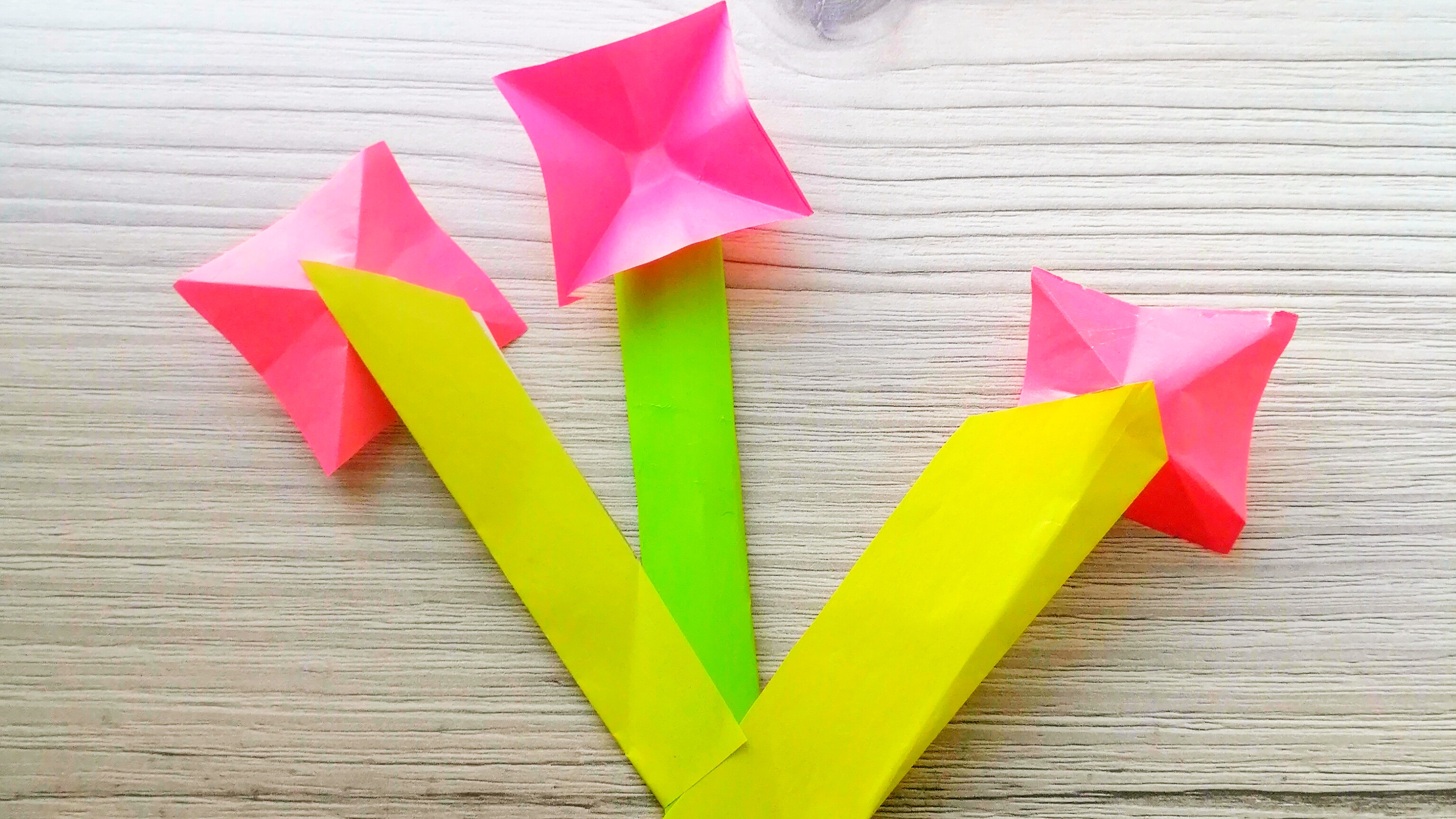 Делаем цветок из бумаги