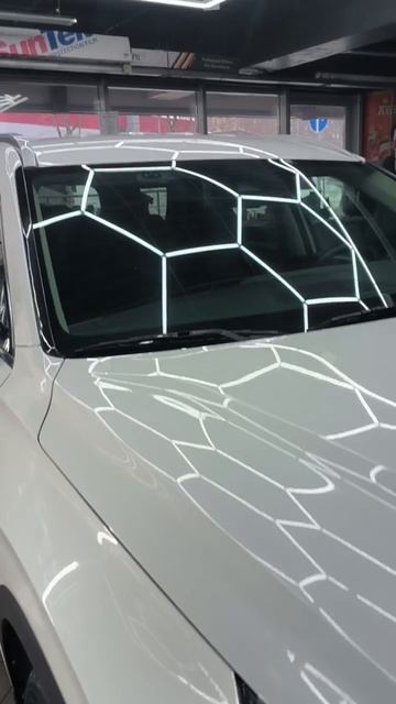 Оклейка лобового стекла бронепленкой