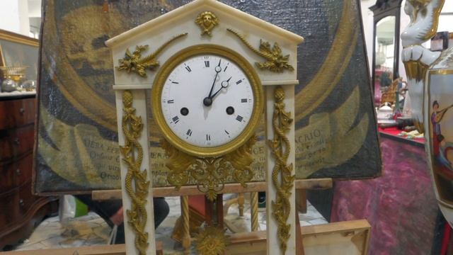 Итальянская ярмарка антиквариата или барахолка по-Неаполитански. Удачное окончание года.