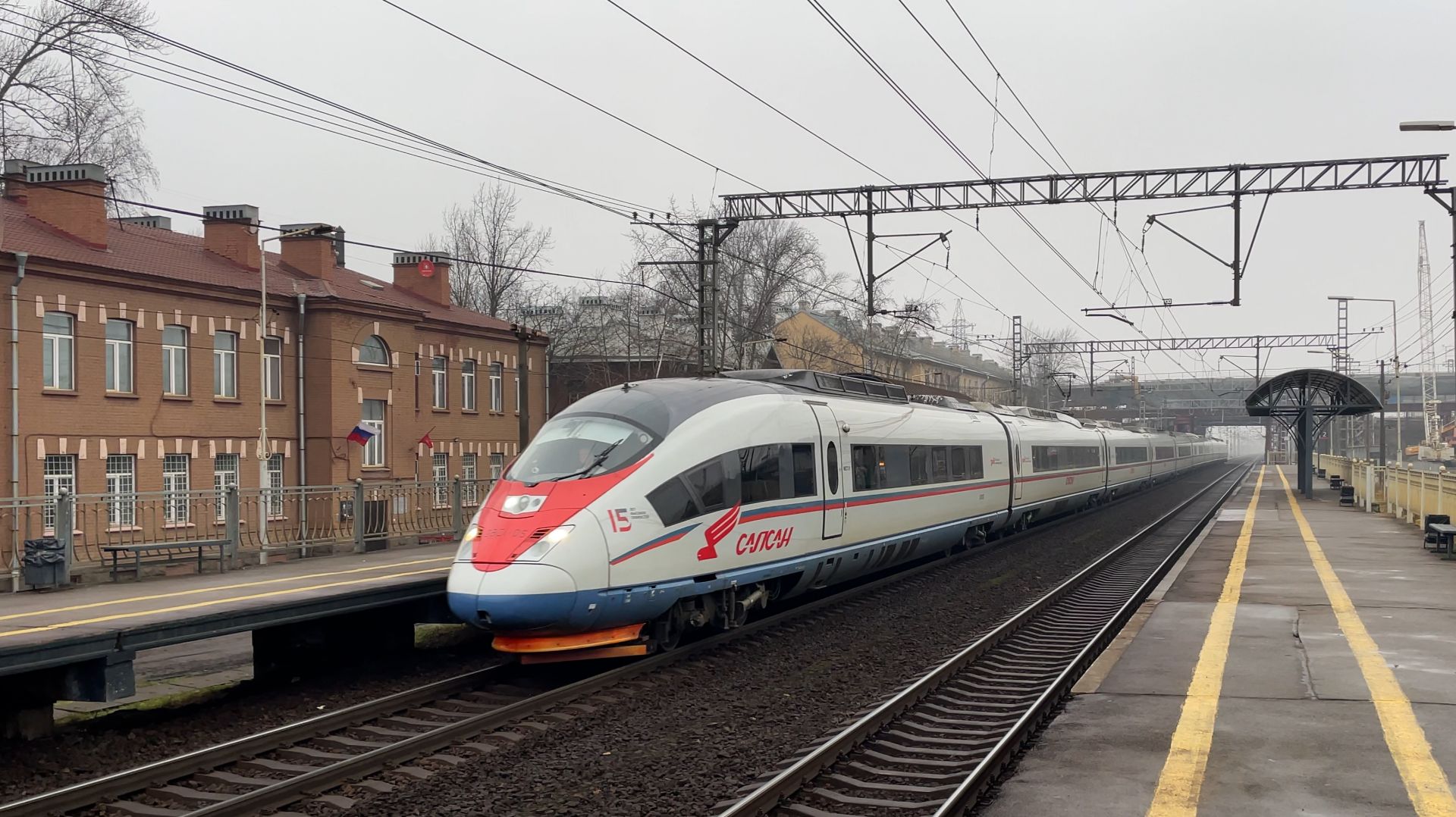 Электропоезд ЭВС1-05 Сапсан следует резервом